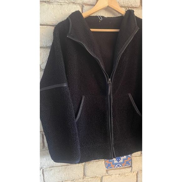Women's Black Fleece Zipper Jacket - Picture 2 of 6